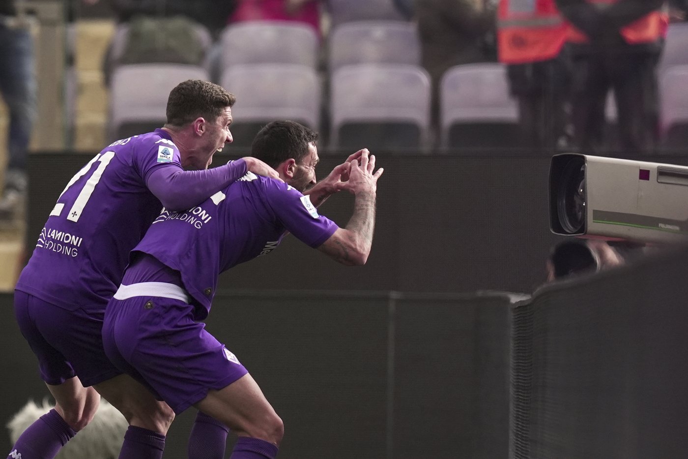Cataldi promises hospitalized teammate Bove a goal and delivers as Fiorentina wins 8th straight | iNFOnews.ca Cataldi promises hospitalized teammate Bove a goal and delivers as Fiorentina wins 8th straight | iNFOnews.ca