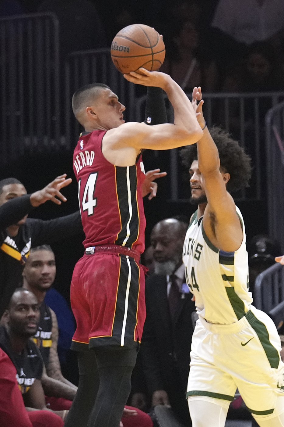 Lillard scores 37 points and Giannis-less Bucks hold off Heat 106-103 to move to 3-0 in Cup play | iNFOnews.ca Lillard scores 37 points and Giannis-less Bucks hold off Heat 106-103 to move to 3-0 in Cup play | iNFOnews.ca