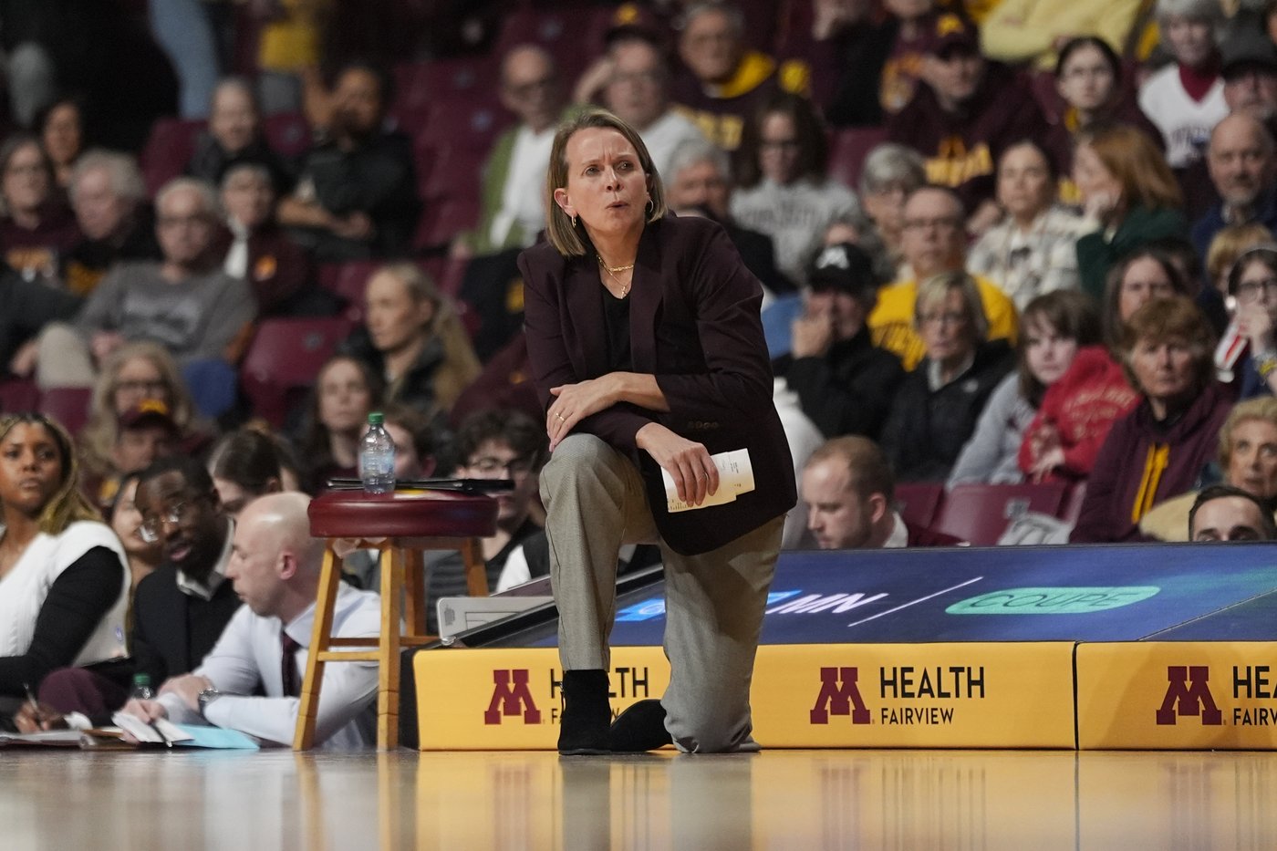 Minnesota women's coach Dawn Plitzuweit gets 2-year contract extension with raise | iNFOnews.ca