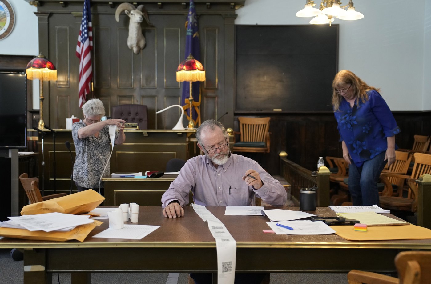 Election conspiracy theories fueled a push to hand-count votes, but doing so is risky and slow | iNFOnews.ca Election conspiracy theories fueled a push to hand-count votes, but doing so is risky and slow | iNFOnews.ca