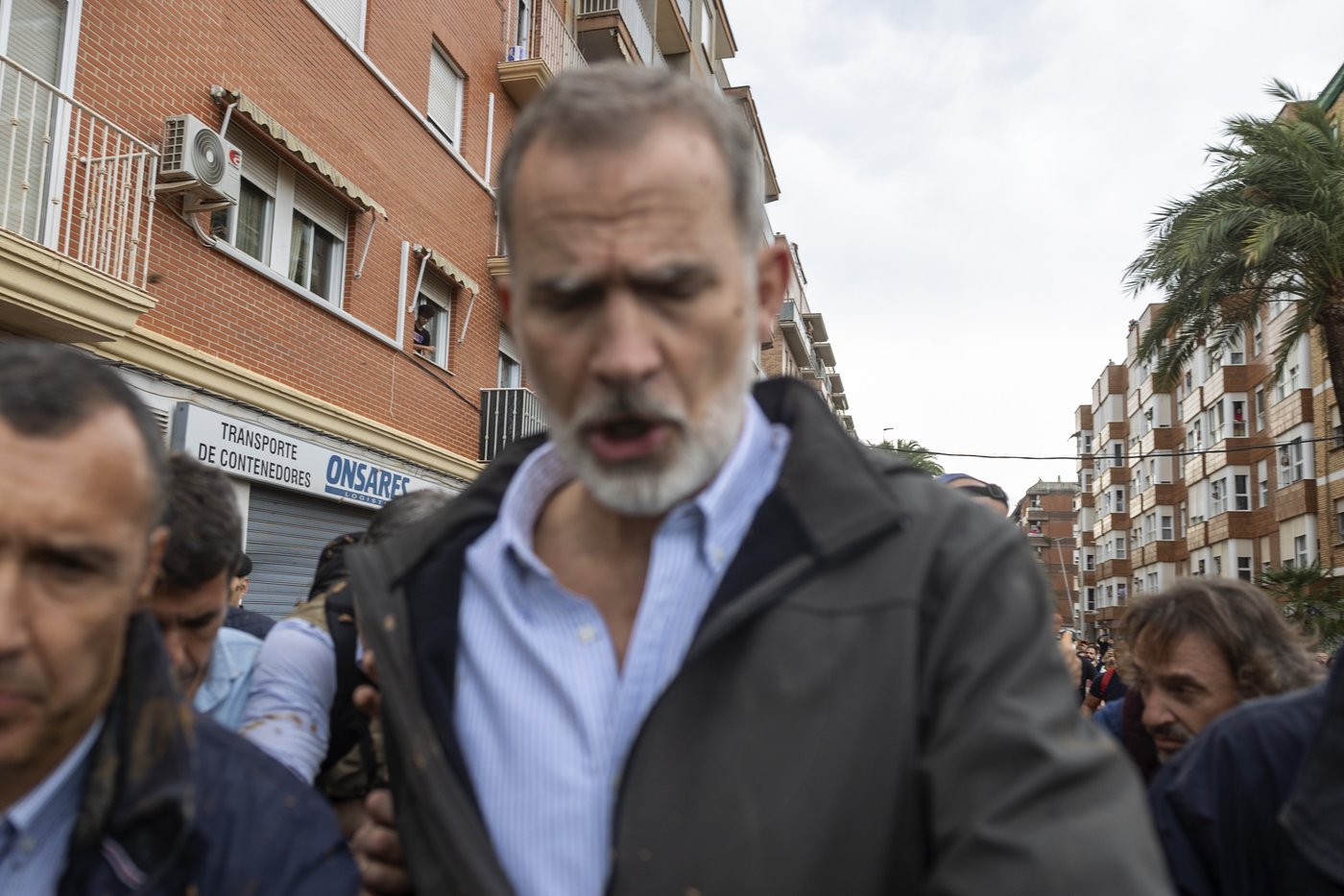 Spain flood survivors hurl mud at the royals and top government officials | iNFOnews.ca Spain flood survivors hurl mud at the royals and top government officials | iNFOnews.ca