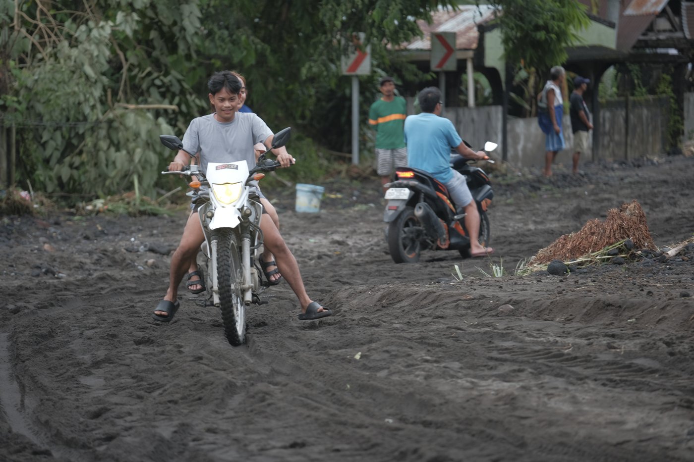 Floods in Philippines kill at least 9 and trap others on roofs as storm approaches | iNFOnews.ca Floods in Philippines kill at least 9 and trap others on roofs as storm approaches | iNFOnews.ca