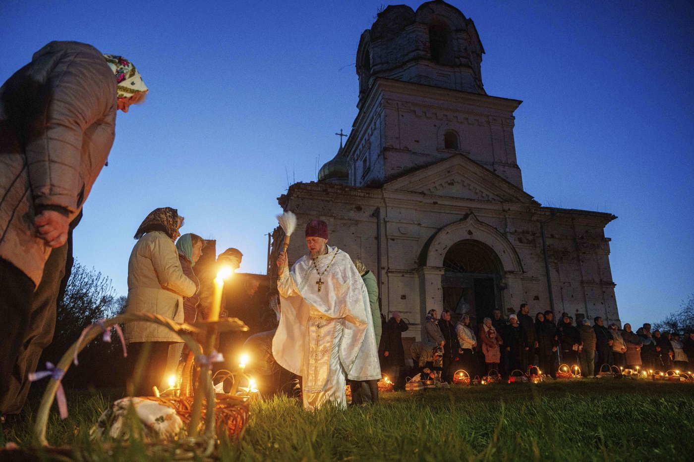 Ukrainians mark Easter with little faith in Russia ceasefire | iNFOnews.ca Ukrainians mark Easter with little faith in Russia ceasefire | iNFOnews.ca