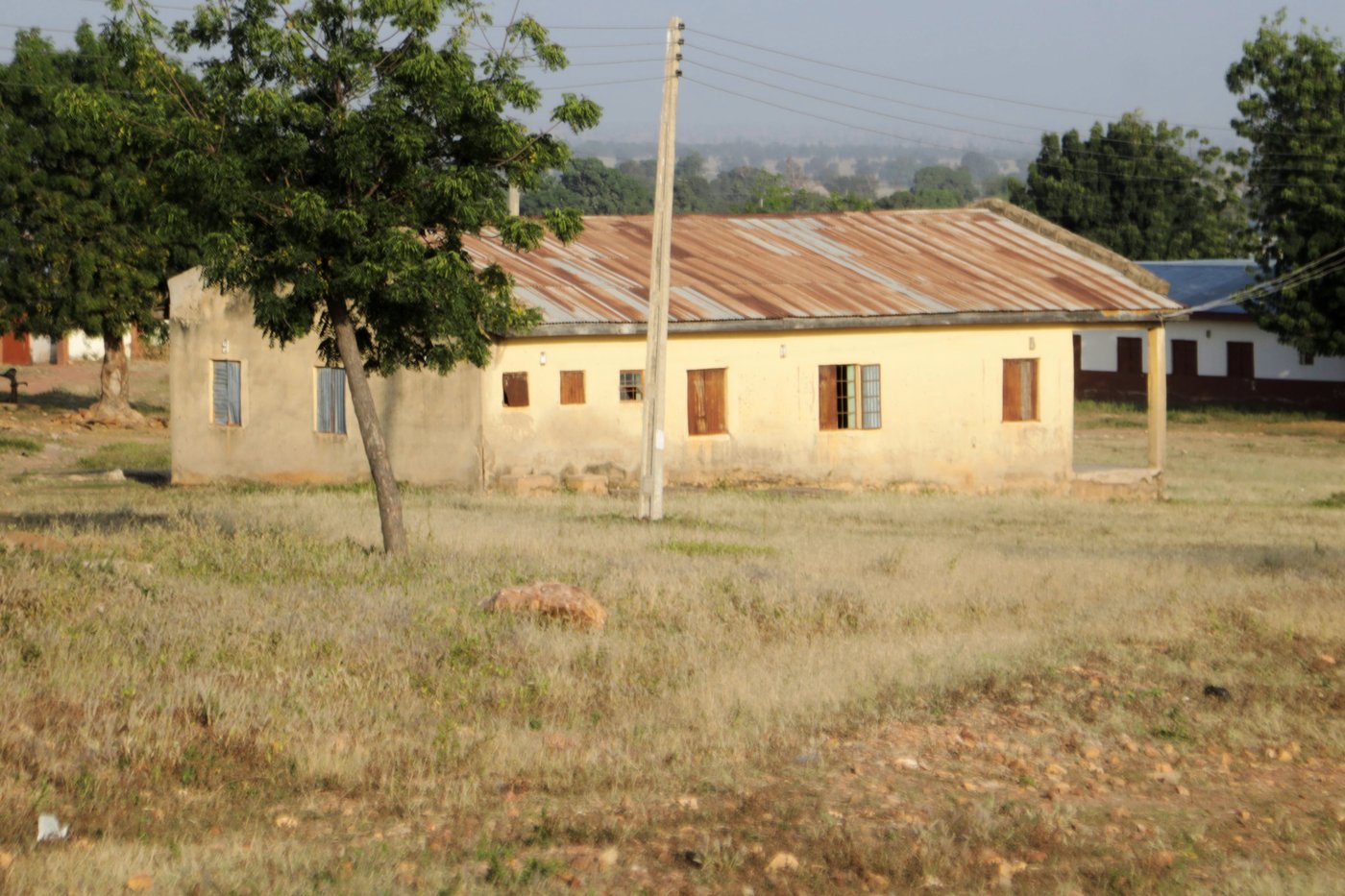 Gunmen abduct 25 girls from a high school in northwestern Nigeria | iNFOnews.ca Gunmen abduct 25 girls from a high school in northwestern Nigeria | iNFOnews.ca