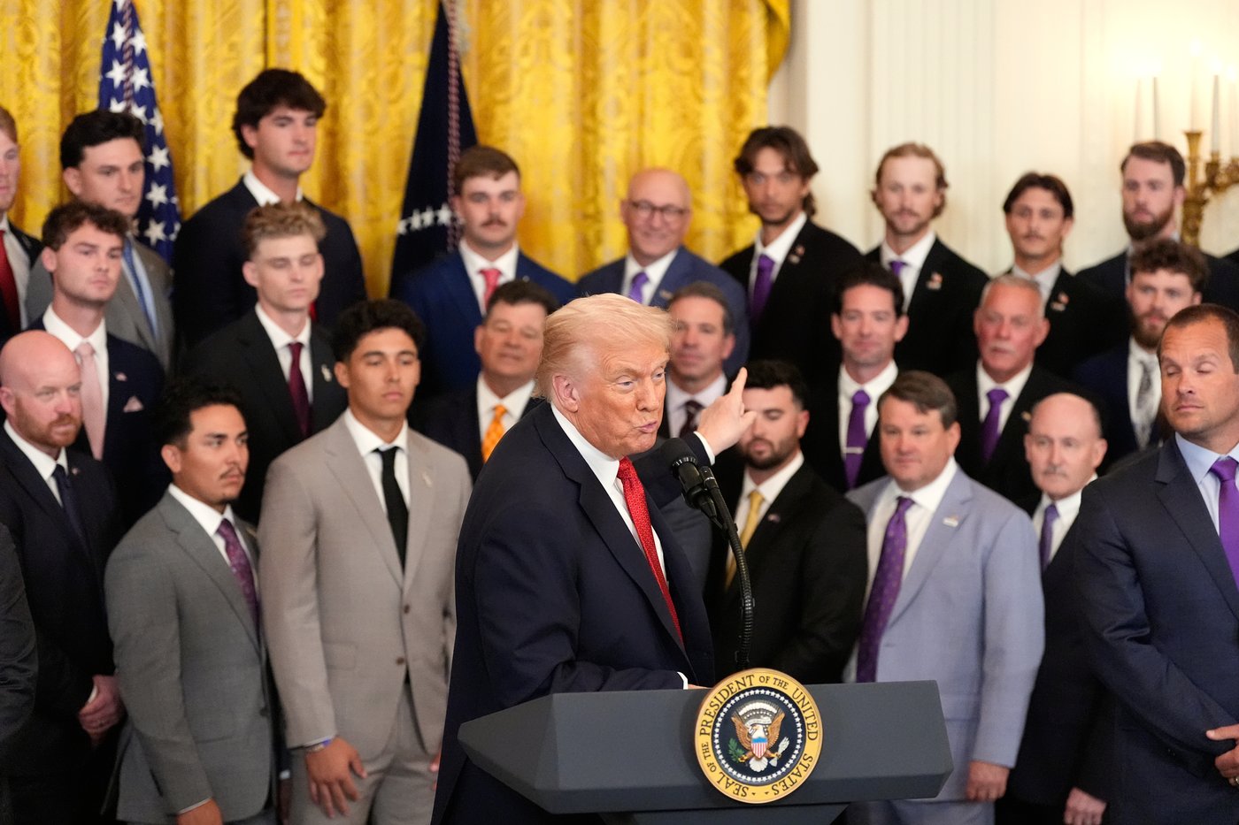 Trump honors 2025 college baseball champs LSU and LSU-Shreveport | iNFOnews.ca