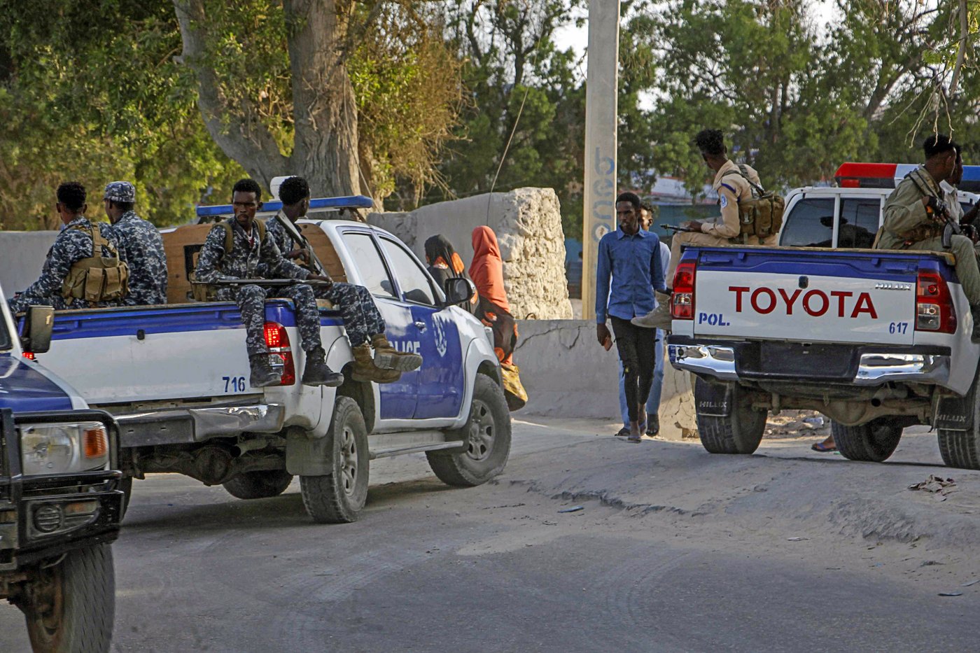 7 killed in suicide bomber attack at a cafe in Somalia's capital | iNFOnews.ca