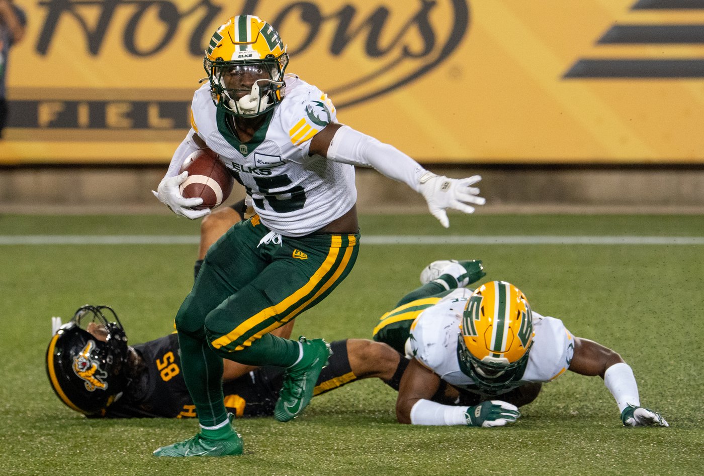 Edmonton Elks chase fourth straight win when they face Calgary Stampeders on Monday | iNFOnews.ca