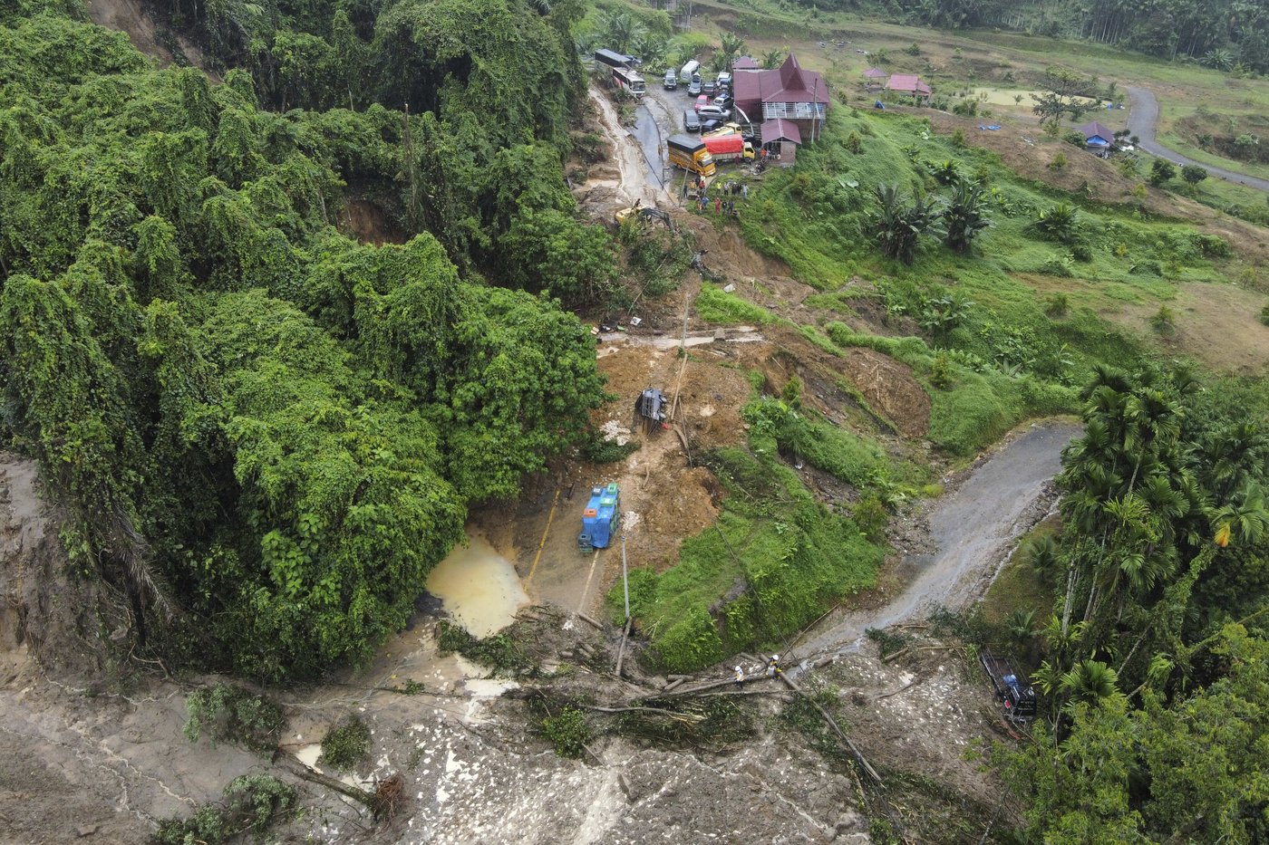 Landslide triggered by rain in Indonesia's Sumatra island kills at least 7 people | iNFOnews.ca Landslide triggered by rain in Indonesia's Sumatra island kills at least 7 people | iNFOnews.ca