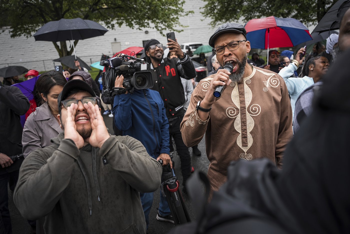 Newark mayor denies trespassing at immigration detention center following arrest | iNFOnews.ca Newark mayor denies trespassing at immigration detention center following arrest | iNFOnews.ca