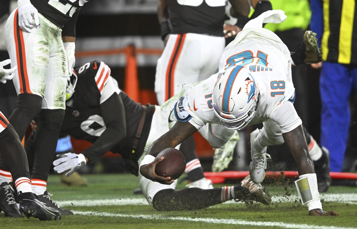 Huntley will get more practice reps than injured Tagovailoa ahead of Dolphins' must-win game at Jets | iNFOnews.ca