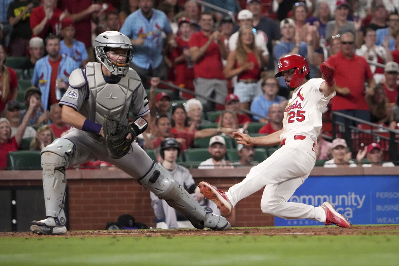 Donovan's two-run double in the eighth inning secures Cardinals' win over Rockies | iNFOnews.ca