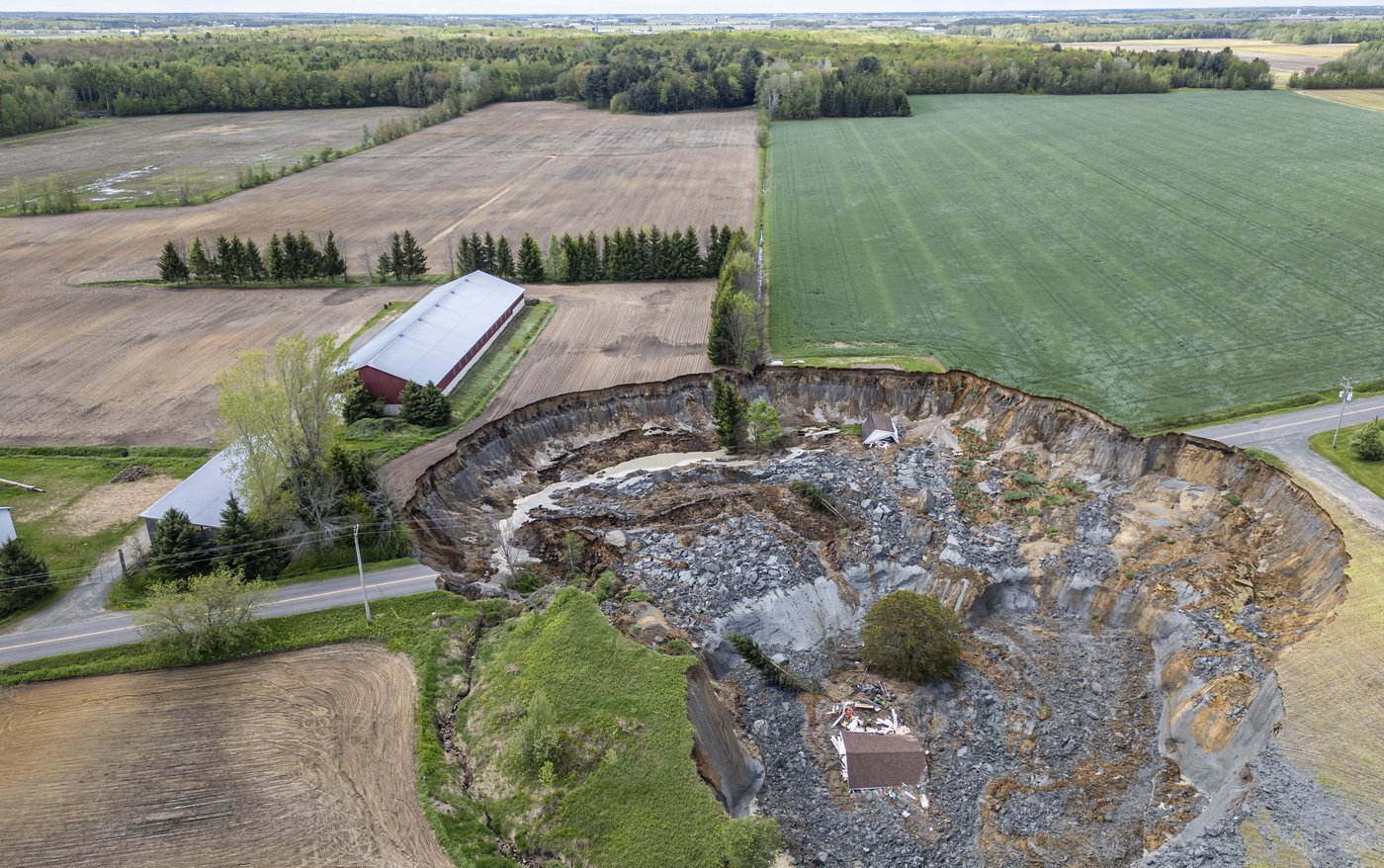 'The path disappeared:' Landslide sweeps away home and road northeast of Montreal | iNFOnews.ca 'The path disappeared:' Landslide sweeps away home and road northeast of Montreal | iNFOnews.ca