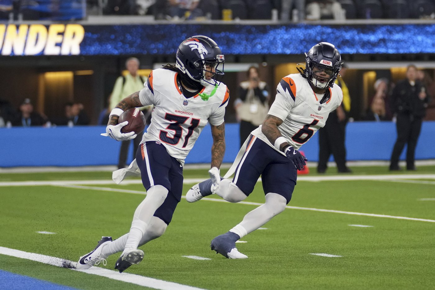 Broncos start strong, but blow a late lead and fail to clinch a playoff berth in a tough defeat | iNFOnews.ca Broncos start strong, but blow a late lead and fail to clinch a playoff berth in a tough defeat | iNFOnews.ca