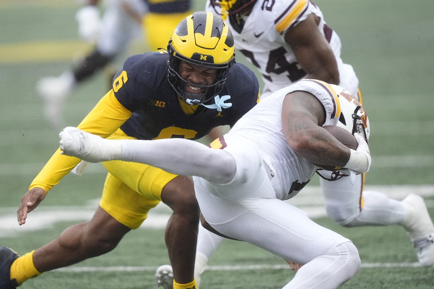 No. 12 Michigan holds off Minnesota in 4th quarter to win 27-24 and retain Little Brown Jug | iNFOnews.ca No. 12 Michigan holds off Minnesota in 4th quarter to win 27-24 and retain Little Brown Jug | iNFOnews.ca