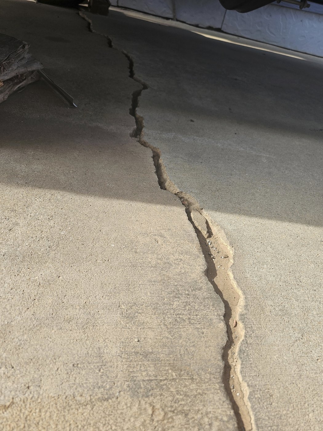 Giant sinkholes in a South Dakota neighborhood make families fear for their safety | iNFOnews.ca Giant sinkholes in a South Dakota neighborhood make families fear for their safety | iNFOnews.ca
