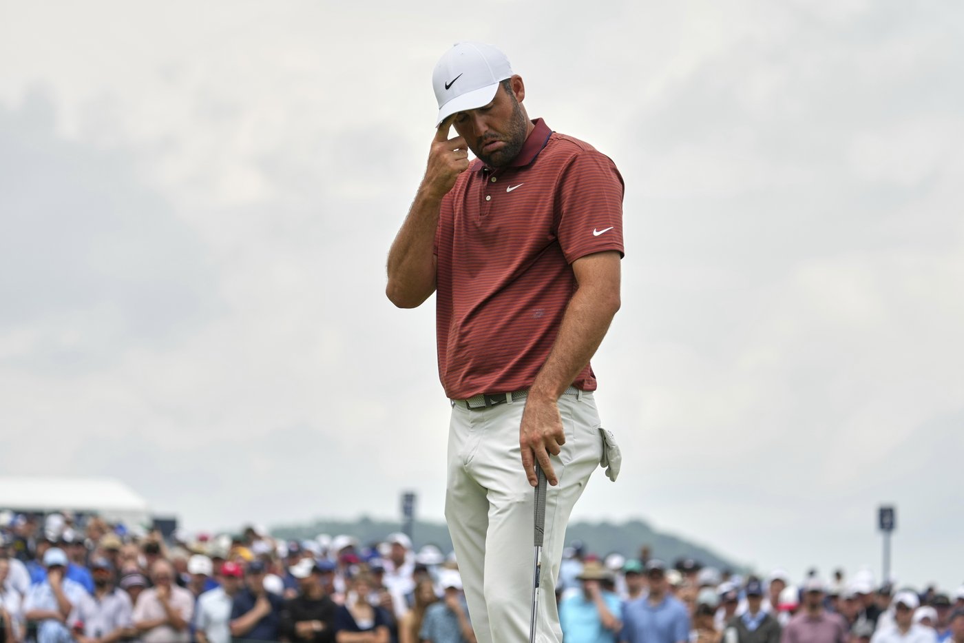 Scottie Scheffler is fighting his swing at the U.S. Open. He's hanging around anyway | iNFOnews.ca