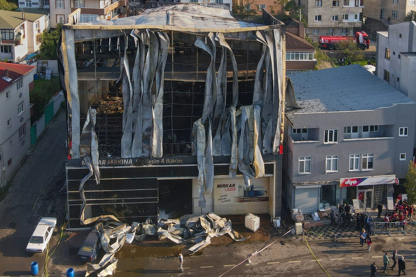 A fire at a perfume depot in northwestern Turkey kills 6 people | iNFOnews.ca