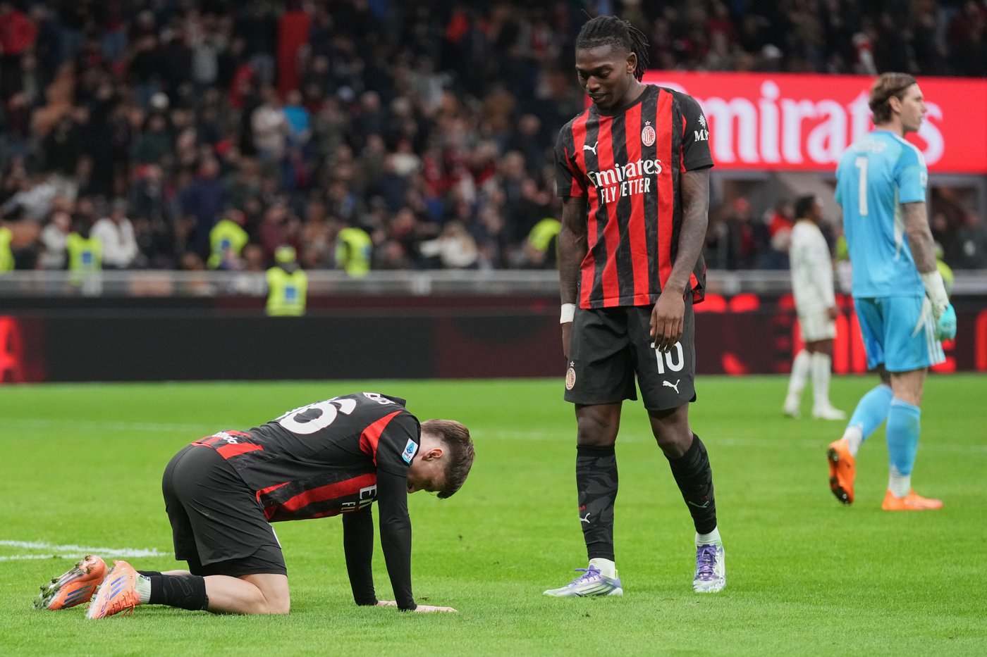 Athekame's injury-time goal helps Milan rescue 2-2 draw against Pisa in Serie A | iNFOnews.ca Athekame's injury-time goal helps Milan rescue 2-2 draw against Pisa in Serie A | iNFOnews.ca
