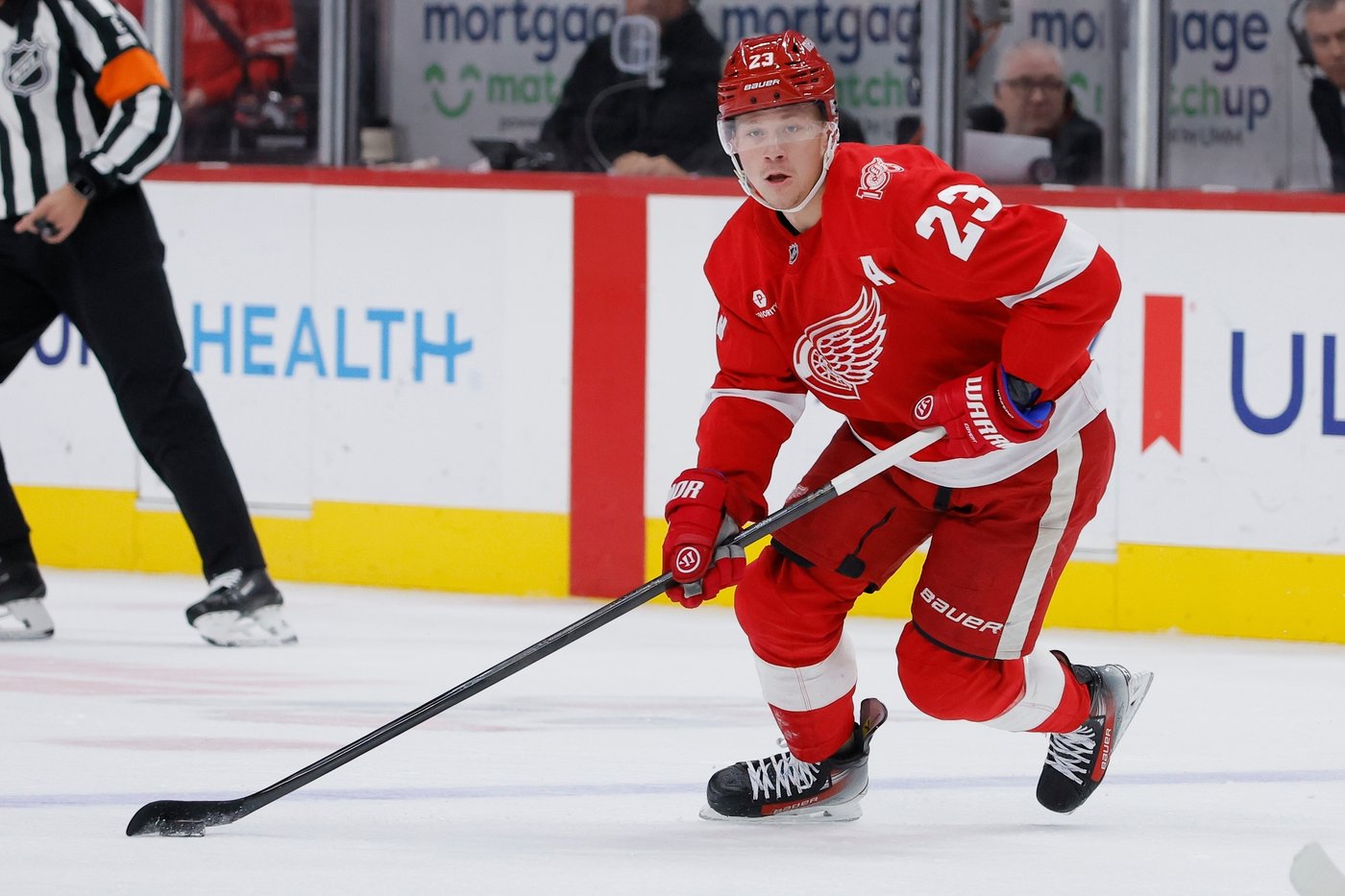 Raymond scores tiebreaking goal in 3rd period as Red Wings beat Rangers 2-1 | iNFOnews.ca