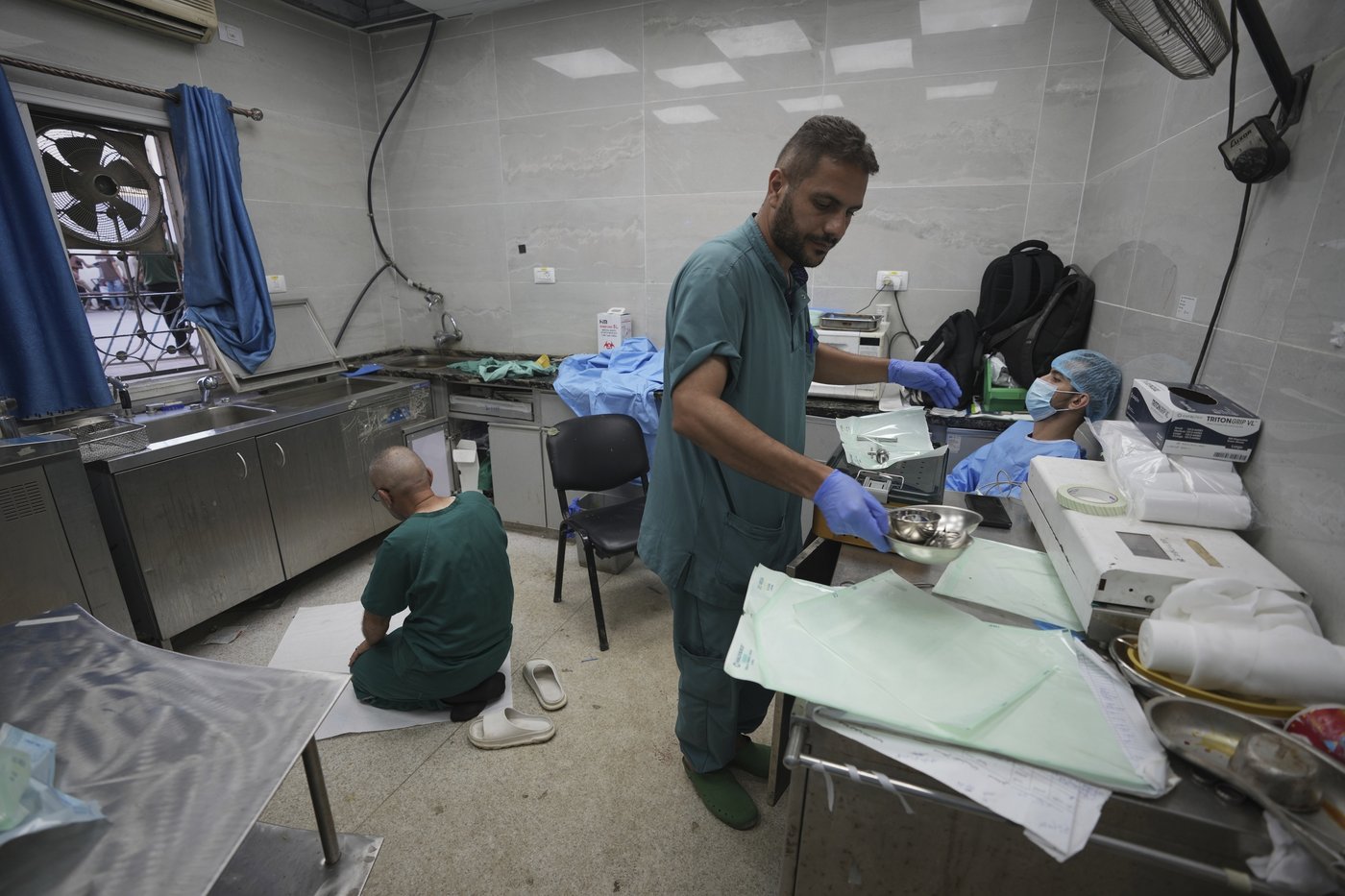 Doctors in Gaza say patients' protruding ribs and bony limbs offer evidence of malnutrition | iNFOnews.ca