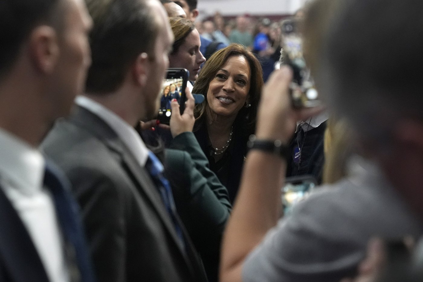 Harris campaign features less talk of joy and more head-on digs at Trump as Election Day nears | iNFOnews.ca