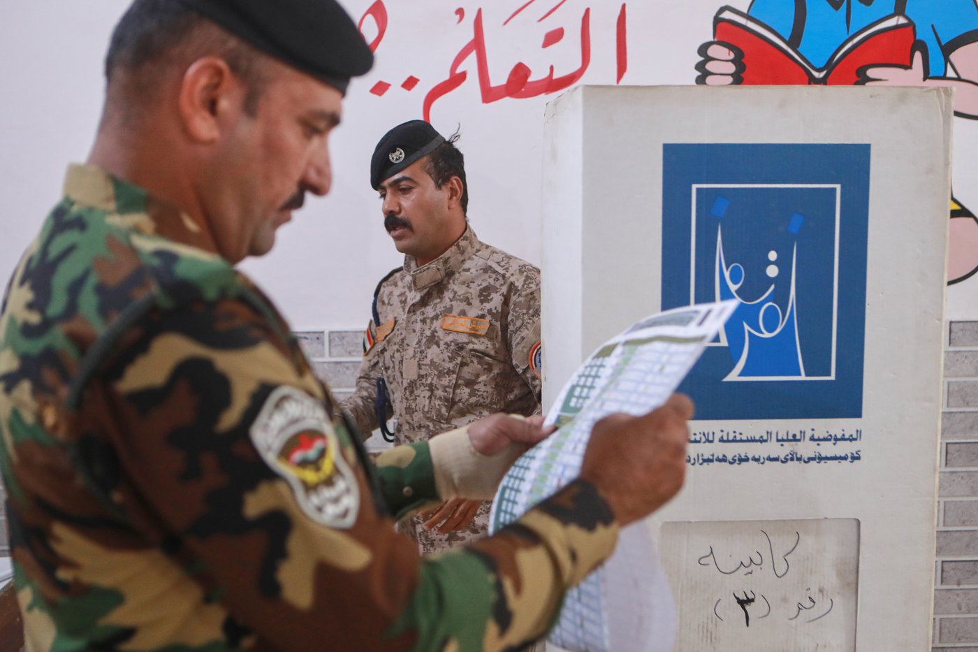 Photos show Iraqis voting in parliamentary election | iNFOnews.ca
