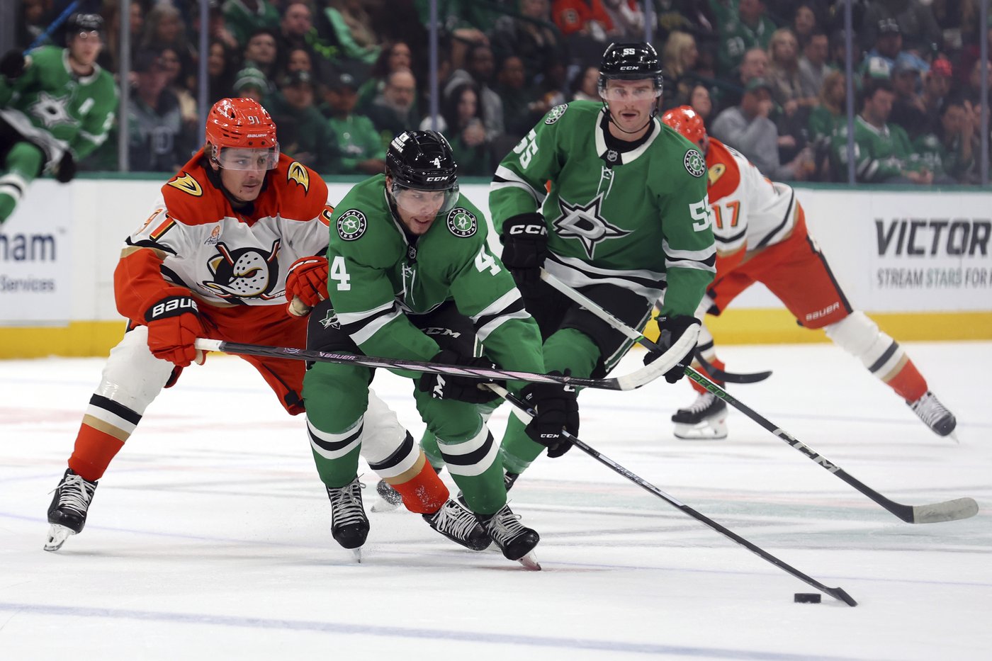 Leason has goal and 2 assists as Ducks beat Stars 4-2 for first winning streak of season | iNFOnews.ca Leason has goal and 2 assists as Ducks beat Stars 4-2 for first winning streak of season | iNFOnews.ca