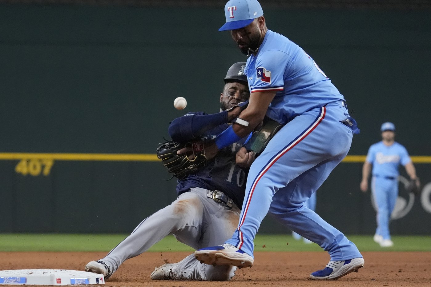 Semien's RBI single gives the Rangers a 6-5 walk-off win over the wild card-chasing Mariners | iNFOnews.ca