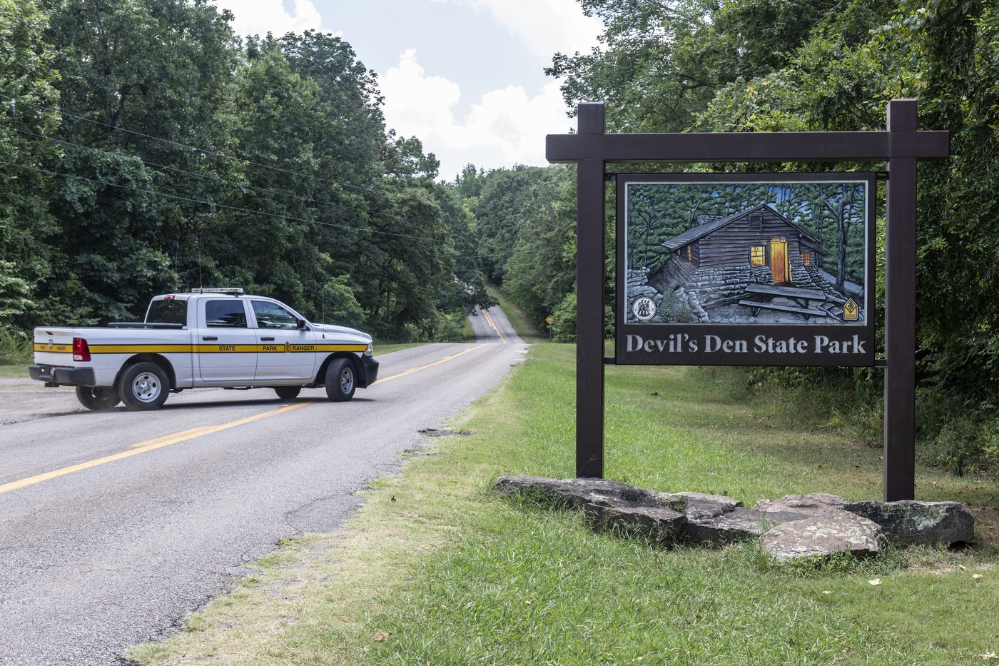 Arkansas police release sketch drawing in search for killer at Devil's Den State Park | iNFOnews.ca Arkansas police release sketch drawing in search for killer at Devil's Den State Park | iNFOnews.ca