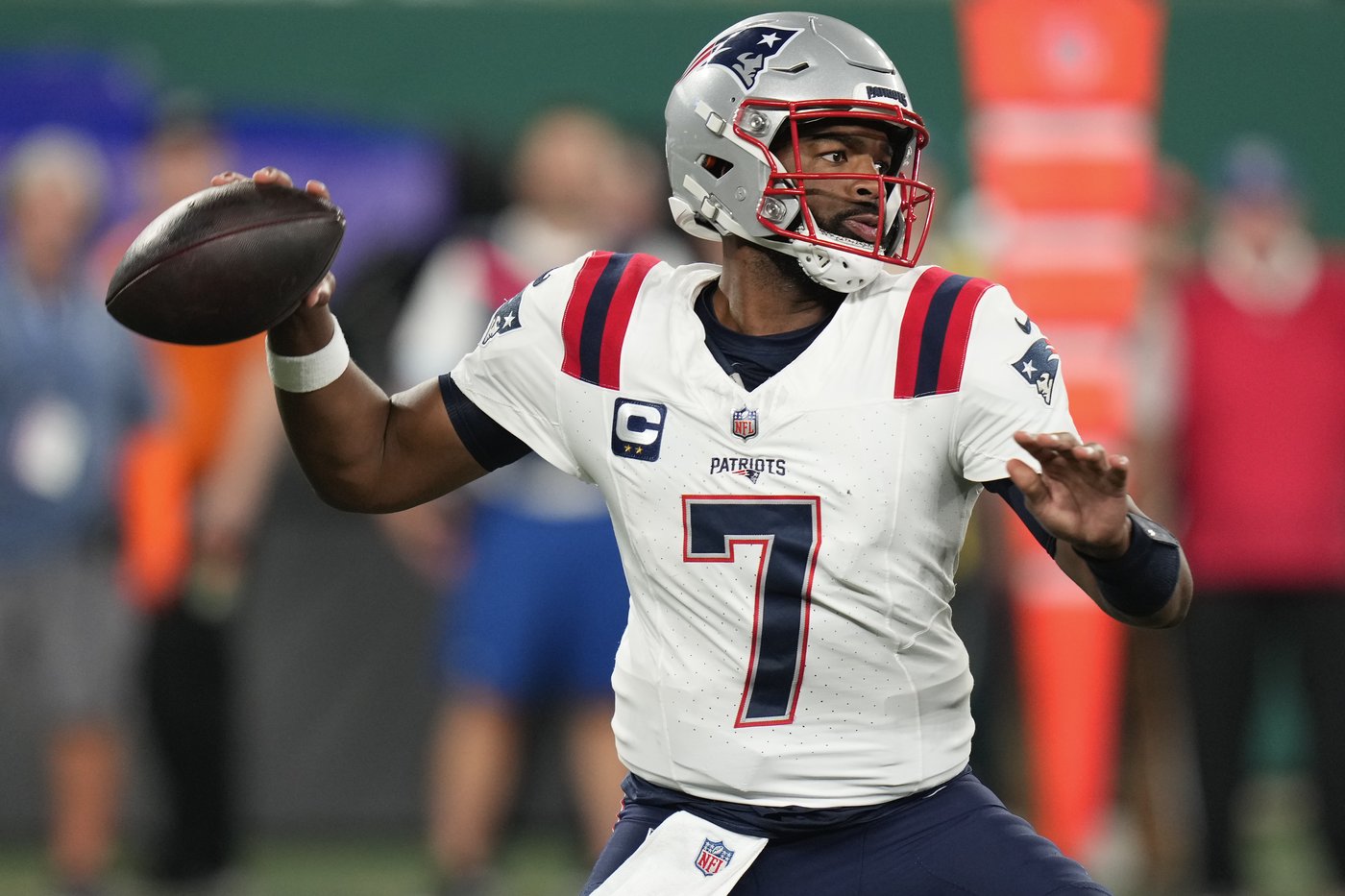 Patriots say it's not time yet to turn to Drake Maye at starting quarterback | iNFOnews.ca Patriots say it's not time yet to turn to Drake Maye at starting quarterback | iNFOnews.ca
