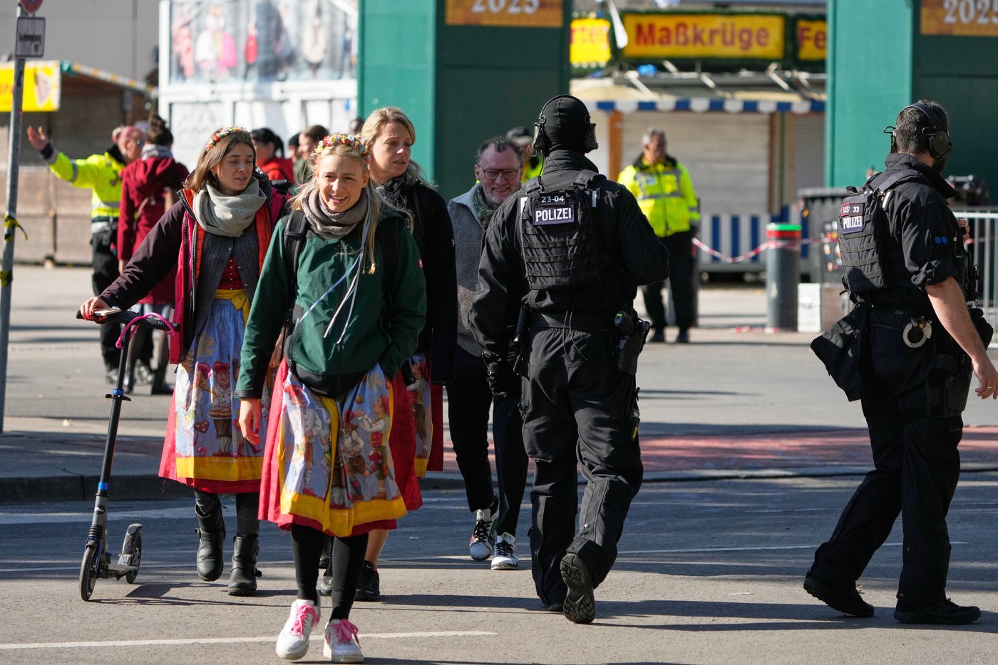 Police say Oktoberfest reopens after a security sweep due to a bomb threat | iNFOnews.ca Police say Oktoberfest reopens after a security sweep due to a bomb threat | iNFOnews.ca