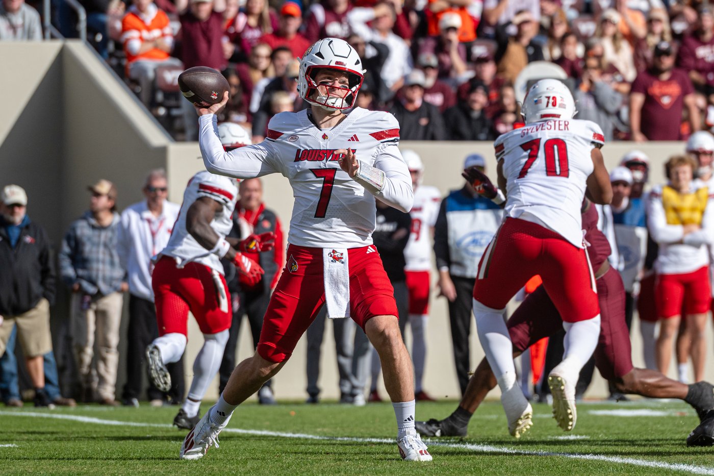 Isaac Brown and Keyjuan Brown help No. 16 Louisville rush past Virginia Tech in 28-16 victory | iNFOnews.ca
