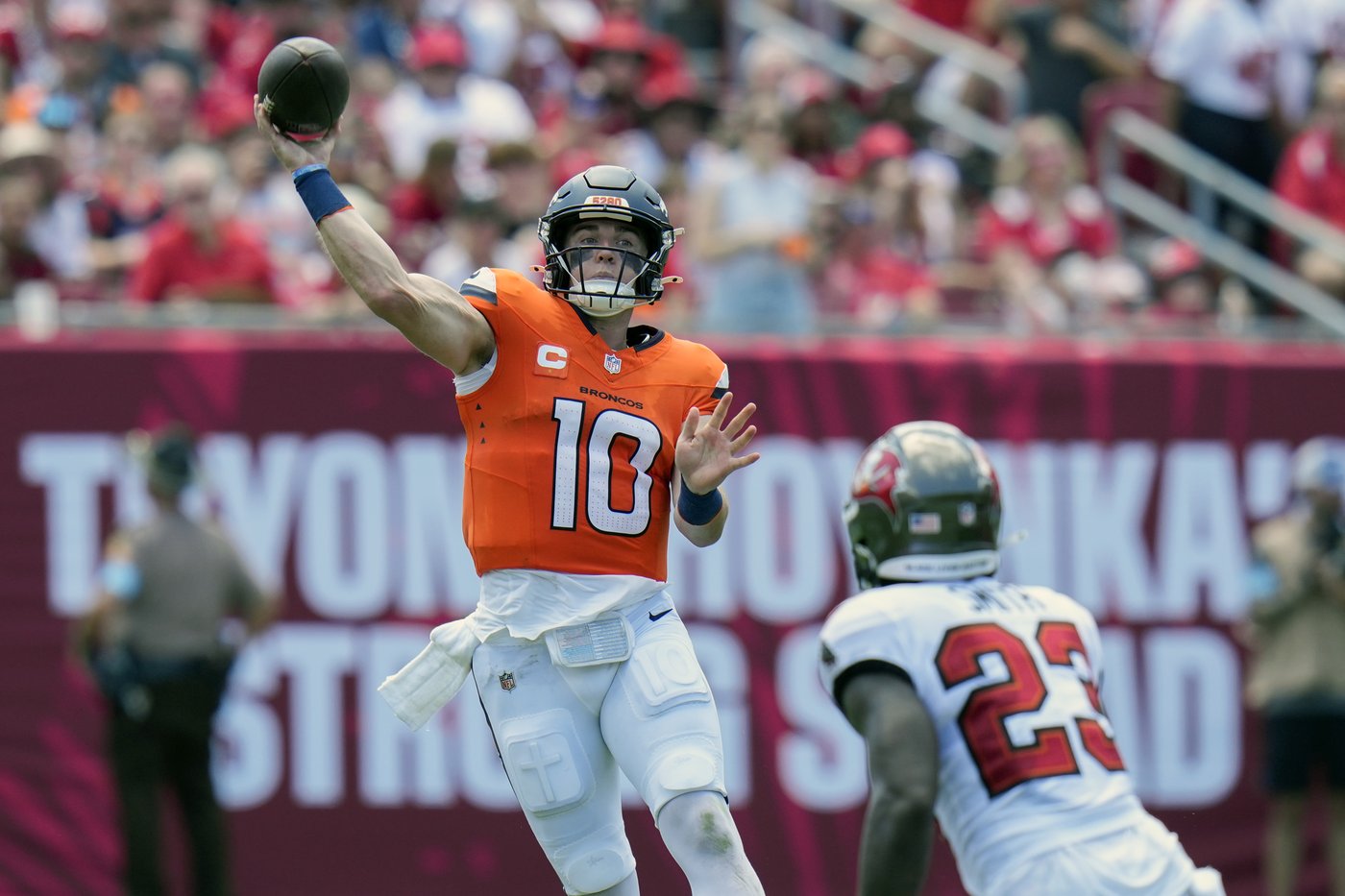 Nix runs for a TD and Lutz kicks 4 FGs to lead Broncos to 26-7 victory over listless Buccaneers | iNFOnews.ca Nix runs for a TD and Lutz kicks 4 FGs to lead Broncos to 26-7 victory over listless Buccaneers | iNFOnews.ca