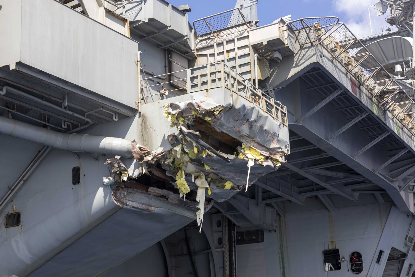 US aircraft carrier Truman collides with merchant ship near Egypt, but no injuries are reported | iNFOnews.ca US aircraft carrier Truman collides with merchant ship near Egypt, but no injuries are reported | iNFOnews.ca