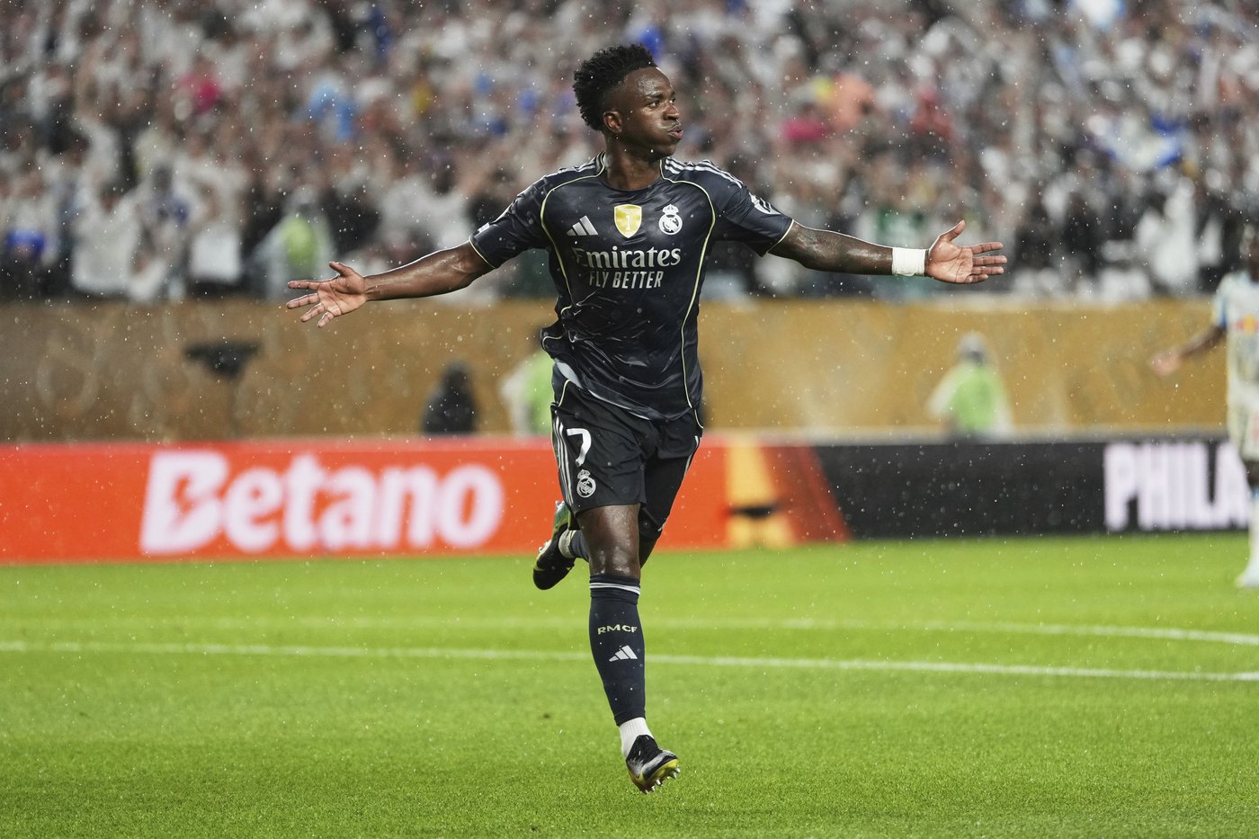Vinícius Júnior scores and assists in Real Madrid's 3-0 win over Salzburg to advance in CWC | iNFOnews.ca