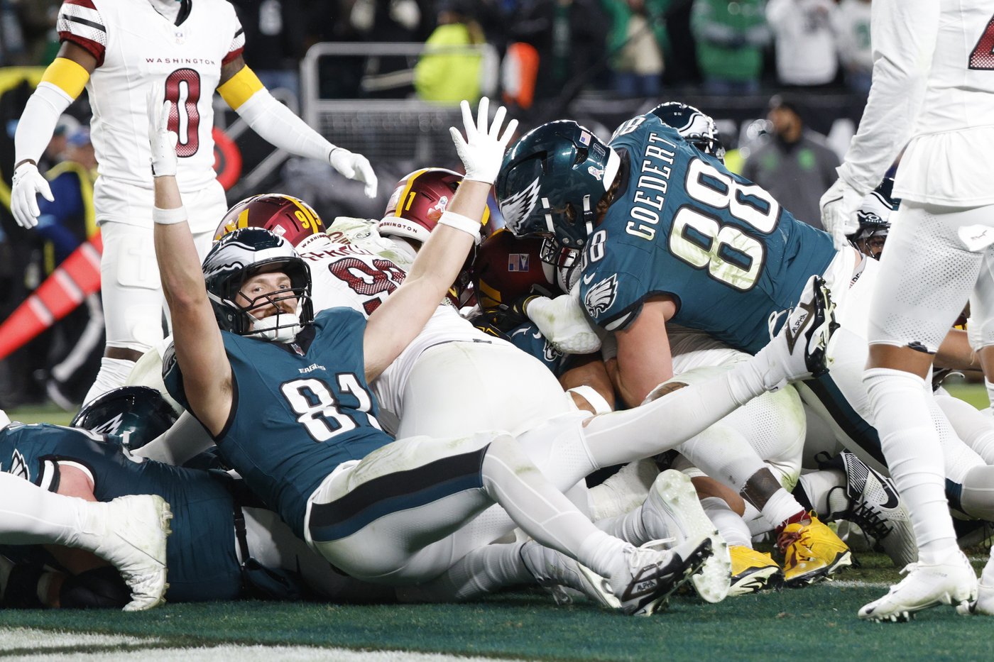 Saquon Barkley runs for 2 TDs, Eagles beat Commanders 26-18 to stretch NFC East lead | iNFOnews.ca Saquon Barkley runs for 2 TDs, Eagles beat Commanders 26-18 to stretch NFC East lead | iNFOnews.ca