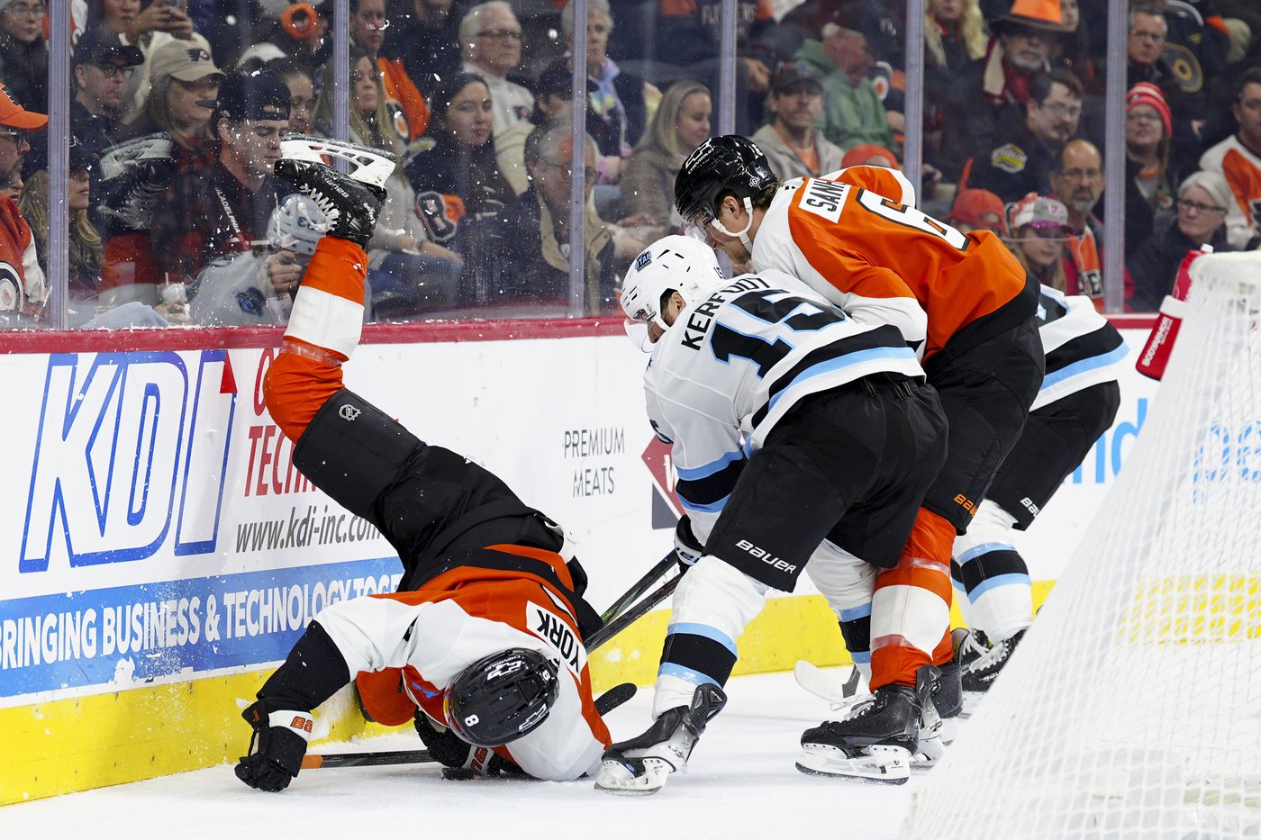 Logan Cooley breaks tie on power play, helps Utah beat the Flyers 4-2 | iNFOnews.ca Logan Cooley breaks tie on power play, helps Utah beat the Flyers 4-2 | iNFOnews.ca