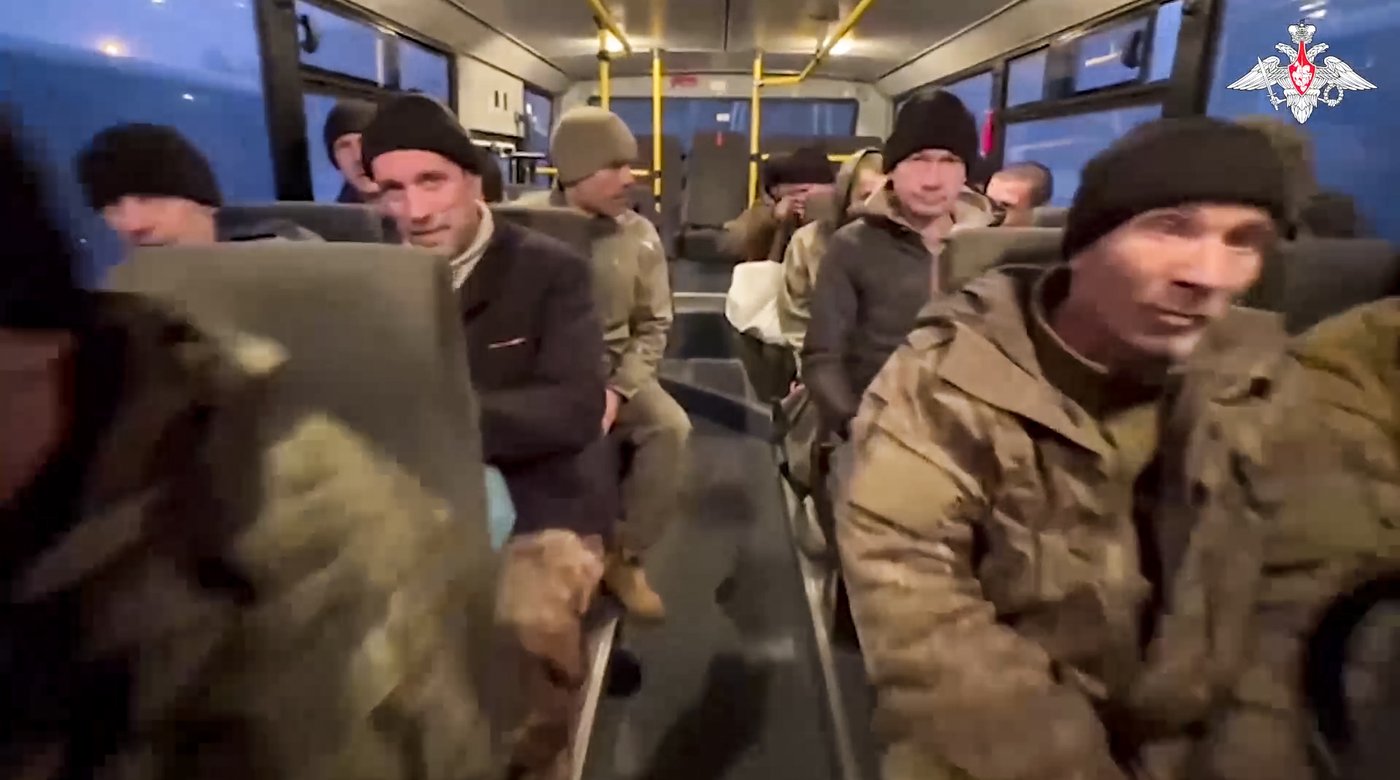 Hundreds of soldiers freed in the latest prisoner exchange between Russia and Ukraine | iNFOnews.ca Hundreds of soldiers freed in the latest prisoner exchange between Russia and Ukraine | iNFOnews.ca