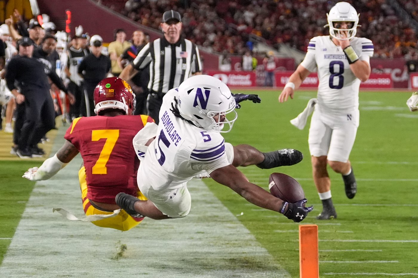 Lemon scores through air, on ground in No. 20 USC's 38-17 win over Northwestern | iNFOnews.ca