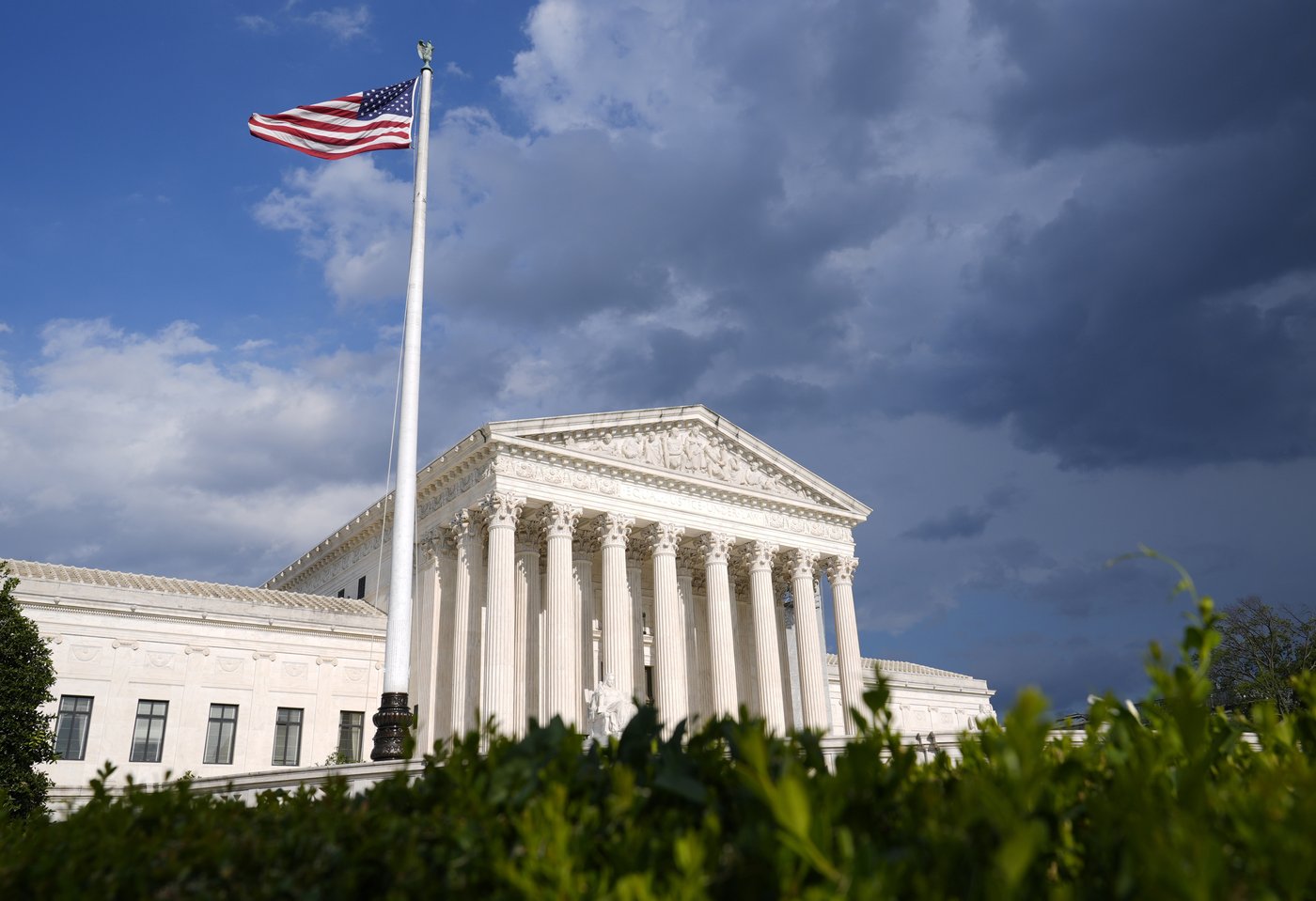 The Latest: Supreme Court hears arguments in case over Trump’s birthright citizenship order | iNFOnews.ca