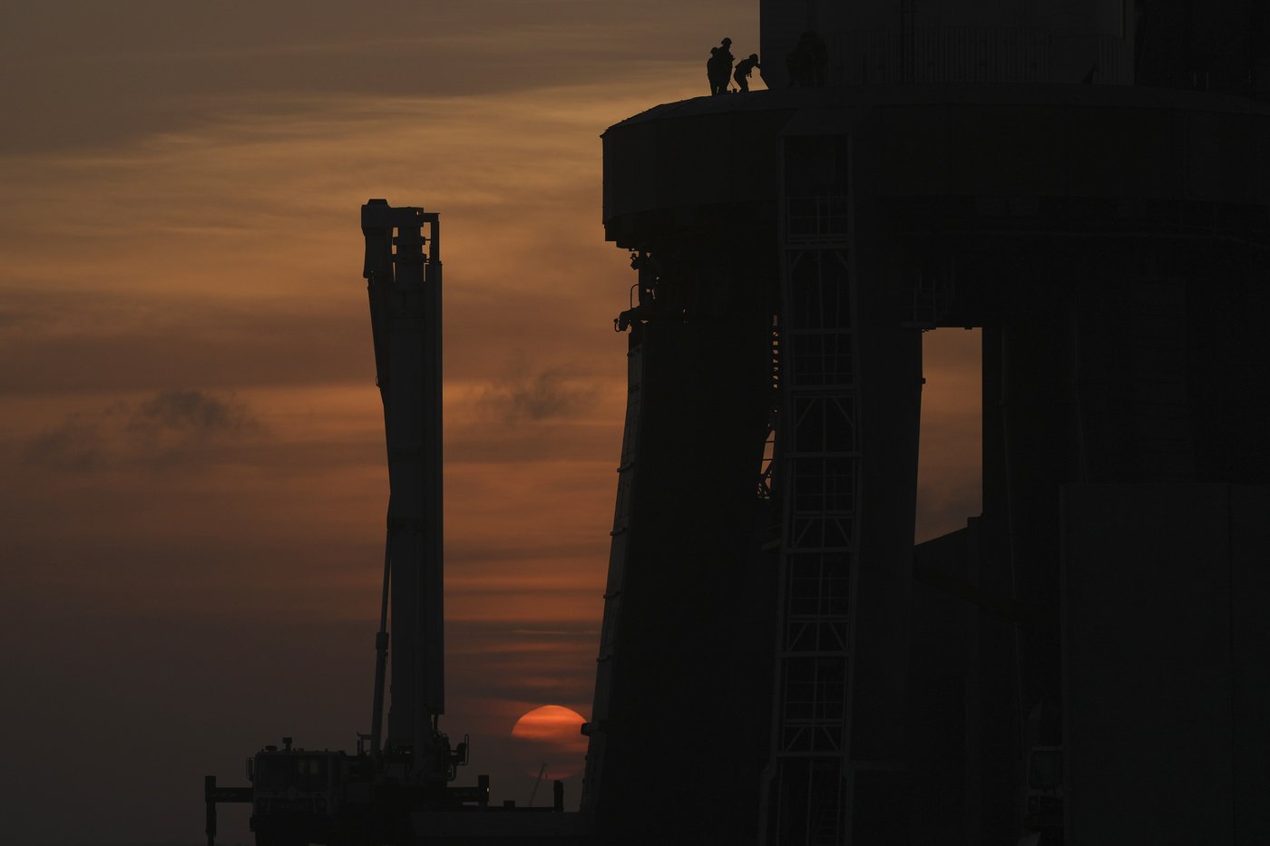 SpaceX launches giant Starship rocket, but passes up catching it with mechanical arms | iNFOnews.ca