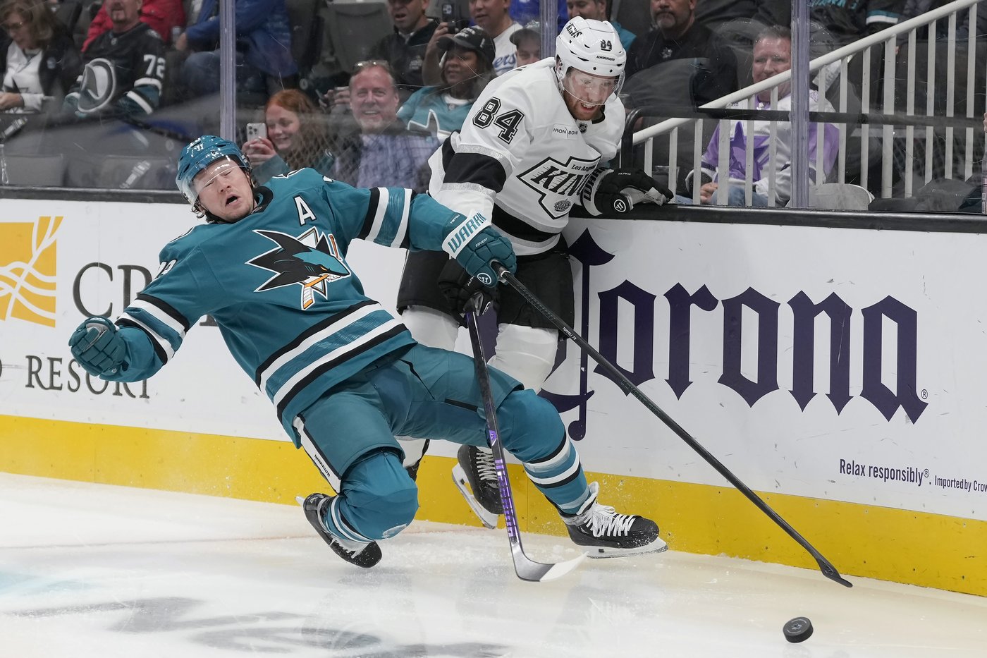 Toffoli scores 3rd-period goal to lift Sharks to 4-2 win over Kings | iNFOnews.ca