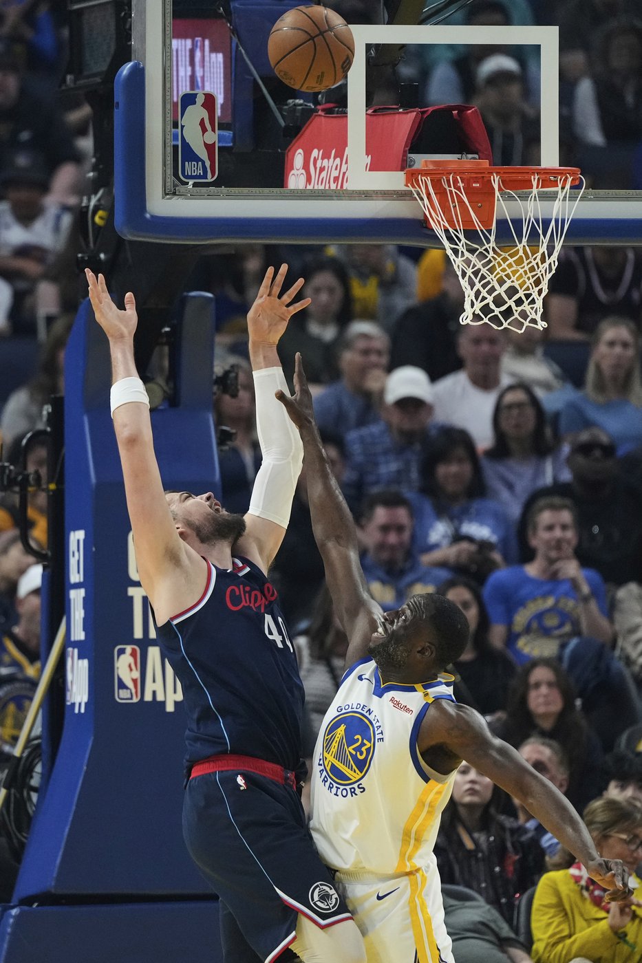 Harden, Leonard lead Clippers past Warriors 124-119 in OT to secure fifth seed in West playoffs | iNFOnews.ca Harden, Leonard lead Clippers past Warriors 124-119 in OT to secure fifth seed in West playoffs | iNFOnews.ca