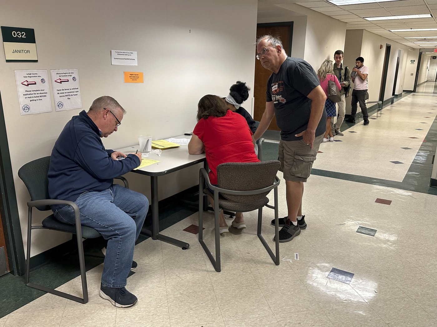 Judge extends early voting option in a suburban Philadelphia county after Trump's campaign sued | iNFOnews.ca Judge extends early voting option in a suburban Philadelphia county after Trump's campaign sued | iNFOnews.ca