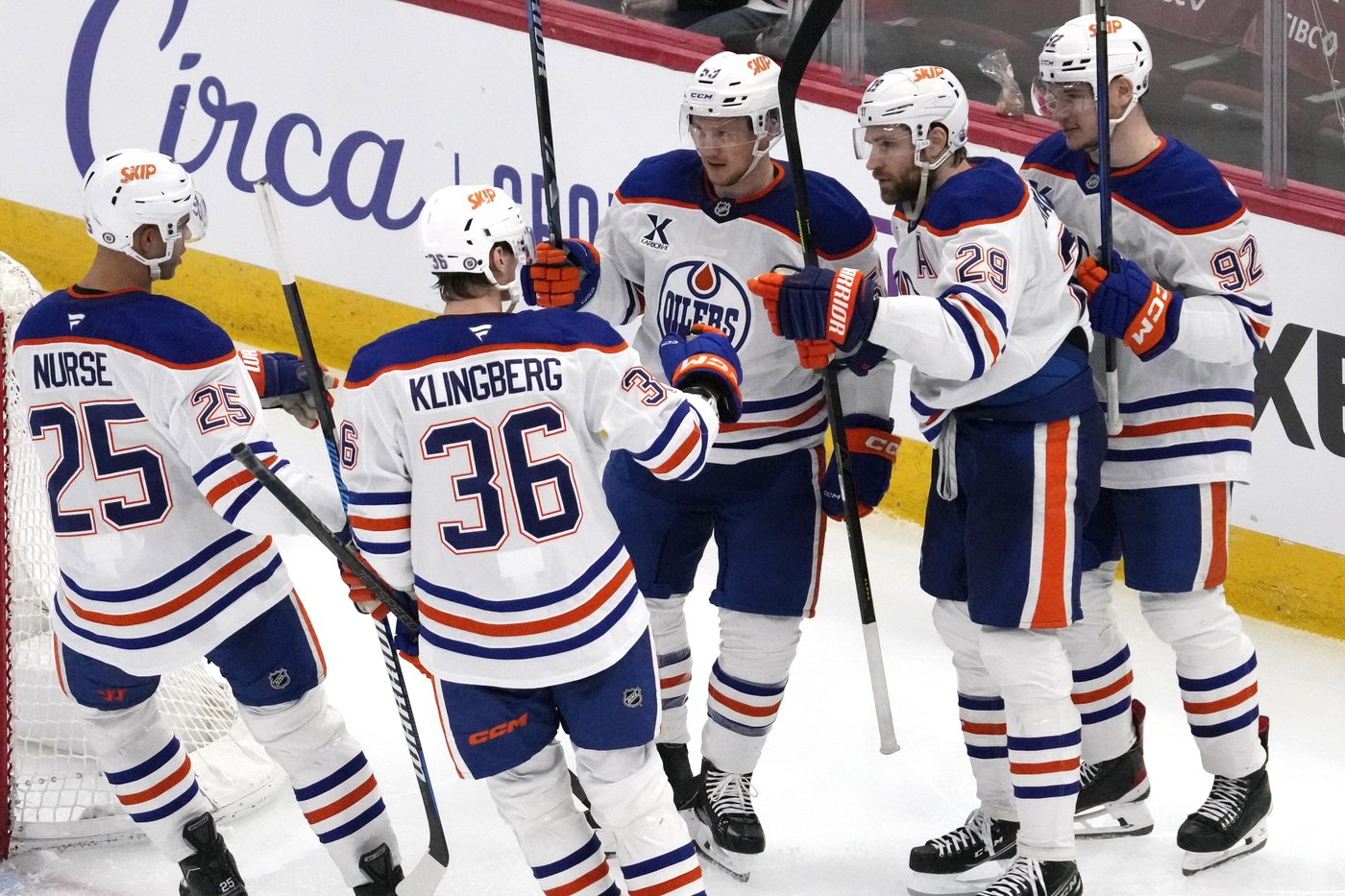 McDavid makes perfect pass in overtime as the Oilers beat the Blackhawks 4-3 | iNFOnews.ca McDavid makes perfect pass in overtime as the Oilers beat the Blackhawks 4-3 | iNFOnews.ca