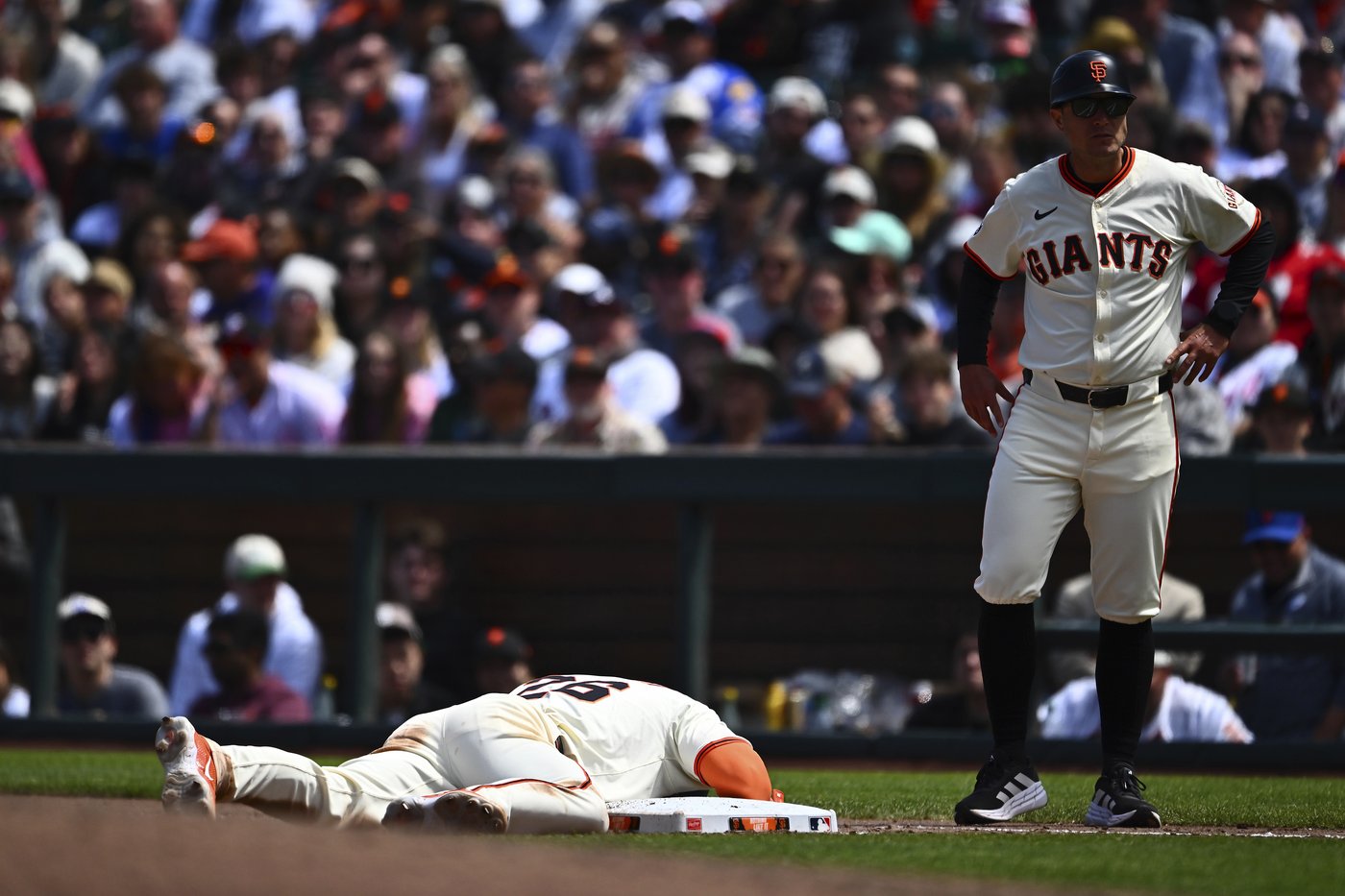 Giants third baseman Matt Chapman goes on 10-day injured list with sprained right hand | iNFOnews.ca Giants third baseman Matt Chapman goes on 10-day injured list with sprained right hand | iNFOnews.ca