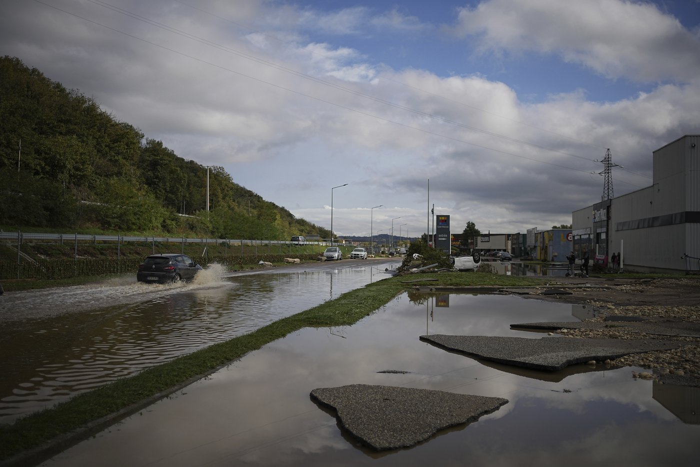 Two days of torrential rain bring major flooding to central France | iNFOnews.ca Two days of torrential rain bring major flooding to central France | iNFOnews.ca
