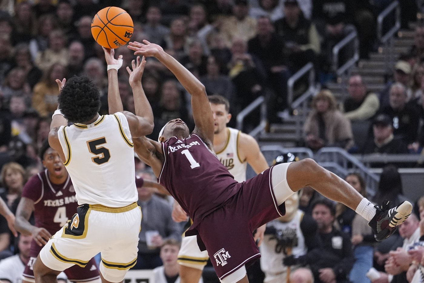 No. 17 Texas A&M turns tables on No. 11 Purdue's physical play and No. 20 Wisconsin takes the cue | iNFOnews.ca