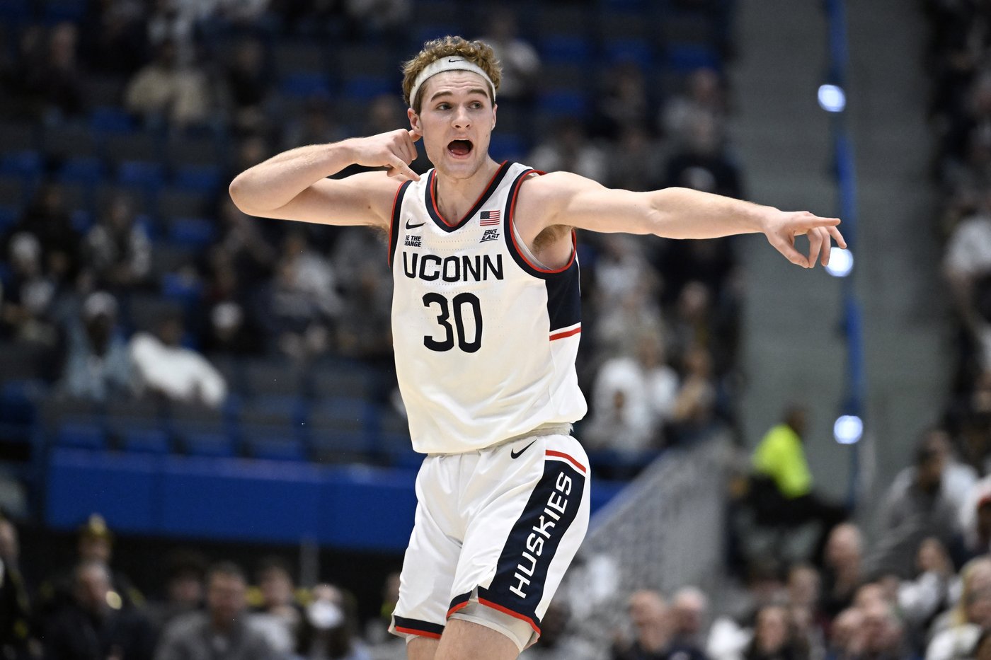 Alex Karaban, Solo Ball help No. 3 UConn rout Le Moyne 90-49 | iNFOnews.ca Alex Karaban, Solo Ball help No. 3 UConn rout Le Moyne 90-49 | iNFOnews.ca