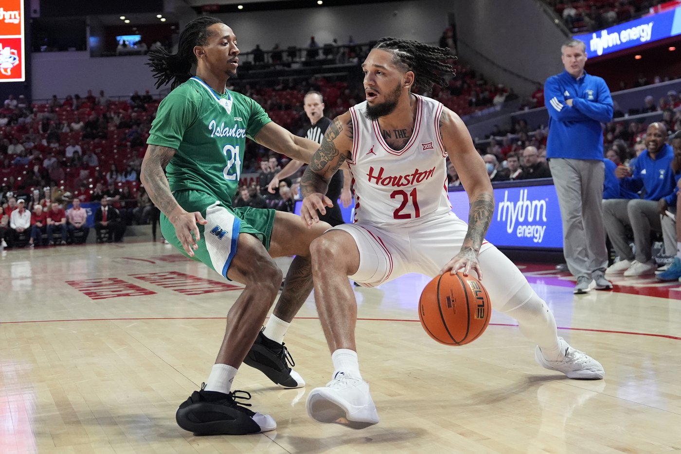 Emanuel Sharp scores 18 and No. 15 Houston wins its fourth straight, 87-51 over Islanders | iNFOnews.ca